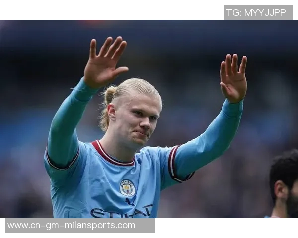 哈兰德与传奇前锋莱因克尔希勒同框合影展现神锋风采